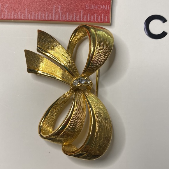 VTG Avon Gold tone bow brooch - Picture 7 of 7